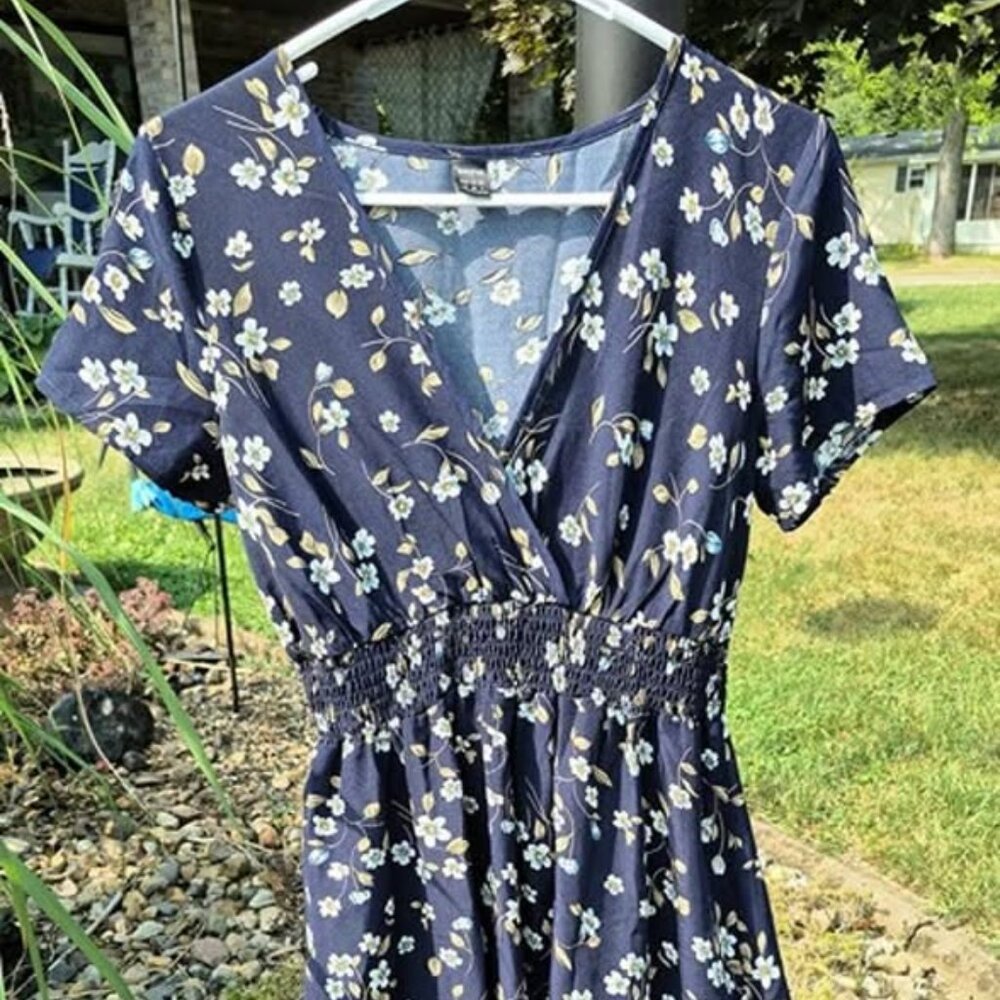 Navy Floral A‑Line Dress – Size 6 – Short Sleeve V‑Neck